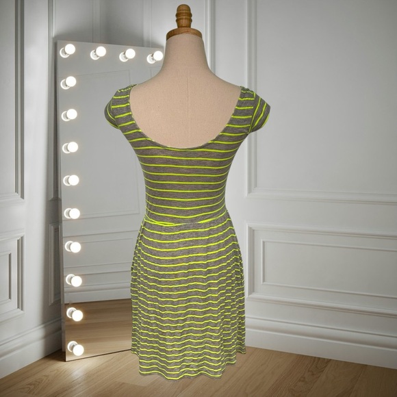Mimi Chica Chevron Stripe Bodycon Dress - Size M - Picture 4 of 7